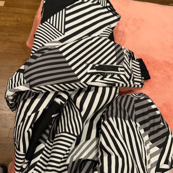 Winters jacket black and white - Picture 8 of 14